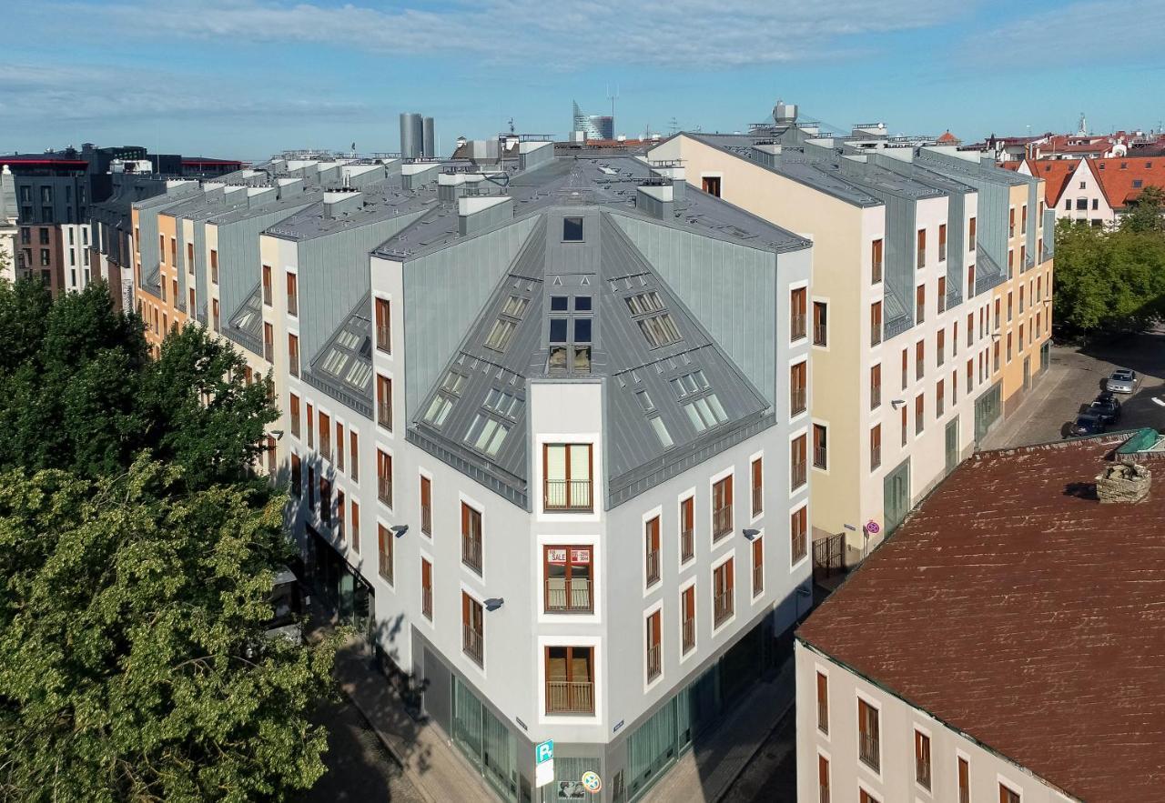 Spacious Brand New Modern In Old Town Căn hộ *