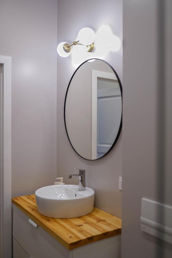 Spacious Brand New Modern In Old Town Căn hộ